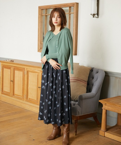 Rewde(ルゥデ)の「【サステナブル】ベーシックカーディガン(1R14-09192)(ニット/セーター・レディース・ブラック/グリーン/ブラウン/モーブ系・M)」の5枚目の写真