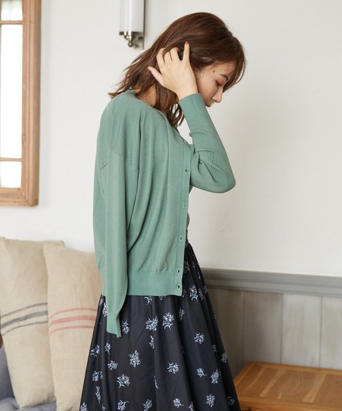 Rewde(ルゥデ)の「【サステナブル】ベーシックカーディガン(1R14-09192)(ニット/セーター・レディース・ブラック/グリーン/ブラウン/モーブ系・M)」の9枚目の写真