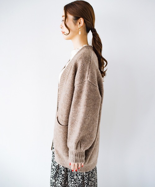 haco!(ハコ)の「サッと羽織ってアウター感覚でも使える!ふんわりやわらか素材のゆるシルエットカーディガン(カーディガン/ボレロ・レディース・ベージュ/ネイビー・SMALL/LARGE/MEDIUM/X-LARGE)」の6枚目の写真
