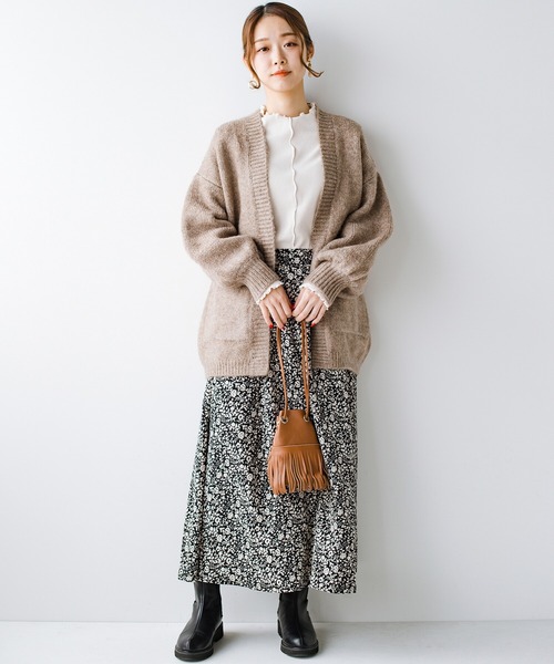 haco!(ハコ)の「サッと羽織ってアウター感覚でも使える!ふんわりやわらか素材のゆるシルエットカーディガン(カーディガン/ボレロ・レディース・ベージュ/ネイビー・SMALL/LARGE/MEDIUM/X-LARGE)」の3枚目の写真