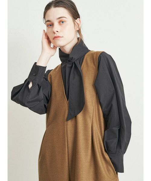 ELENDEEK（エレンディーク）の「スカーフカラーブラウス（シャツ/ブラウス・レディース・ブラック/オフホワイト/イエロー・FREE）」の8枚目の写真