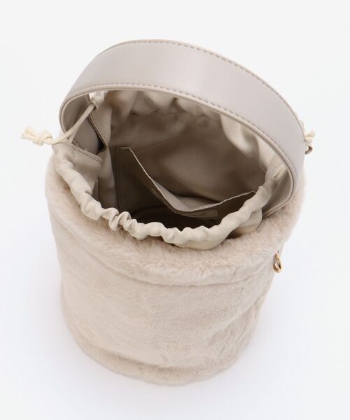 MAJESTIC LEGON（マジェスティックレゴン）の「ふわふわサークルバッグ（ショルダーバッグ・レディース・ベージュ/アイボリー・FREE）」の6枚目の写真