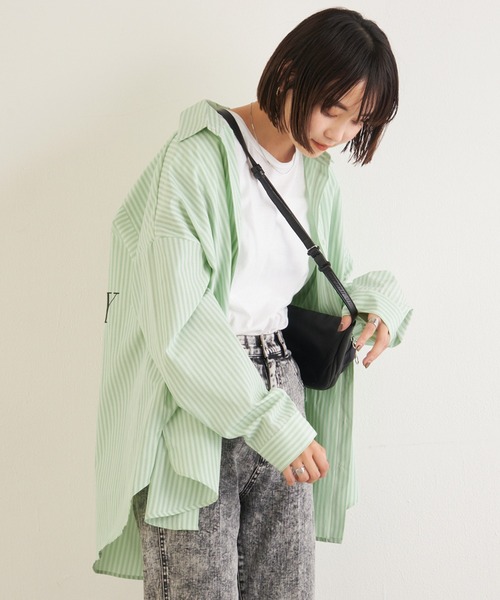 LAVEANGE(ラビアンジェ)の「バックロゴプリントストライプシャツ(シャツ/ブラウス・レディース・ピンク/ブルー/グリーン・LL/3L/4L/5L/M)」の22枚目の写真