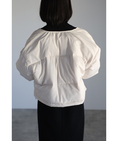 Bonjour Sagan（ボンジュールサガン）の「【ZOZO限定カラー】マフラー付きノーカラーダウンコート（ダウンジャケット/コート・レディース・アイボリー/ブラック/カーキ・FREE）」の16枚目の写真