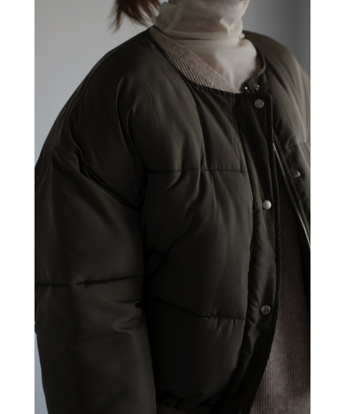 Bonjour Sagan（ボンジュールサガン）の「【ZOZO限定カラー】マフラー付きノーカラーダウンコート（ダウンジャケット/コート・レディース・アイボリー/ブラック/カーキ・FREE）」の15枚目の写真