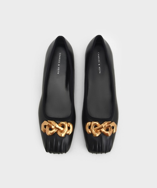 CHARLES & KEITH(チャールズ & キース)の「ルーシュドスクエアトゥ チャンキーチェーンリンクバレリーナ / Ruched Square-Toe Chunky Chain-Link Ballerinas(バレエシューズ・レディース・ブラック/オフホワイト・22.5cm/23cm/23.5cm/24.5cm/25cm/25.5cm)」の7枚目の写真