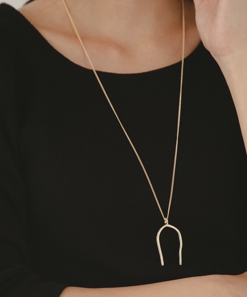 COLOR TOKYO ACCESSORIES（カラートウキョウアクセサリー）の「Uラインロングネックレス（ネックレス・レディース・シルバー/ゴールド・FREE）」の2枚目の写真