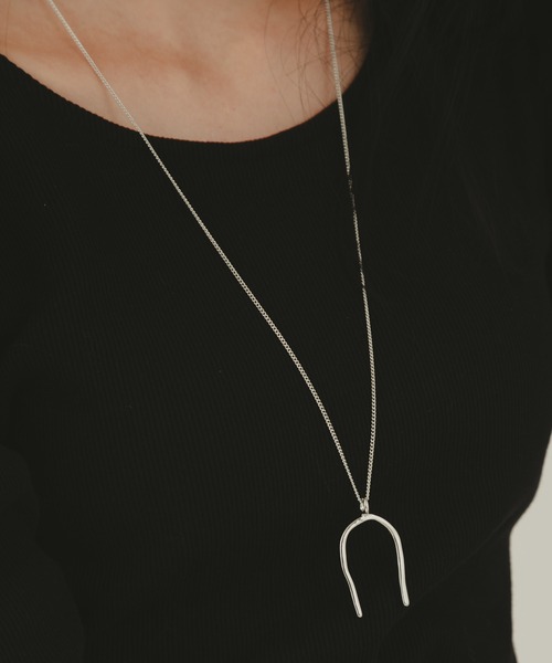 COLOR TOKYO ACCESSORIES（カラートウキョウアクセサリー）の「Uラインロングネックレス（ネックレス・レディース・シルバー/ゴールド・FREE）」の3枚目の写真