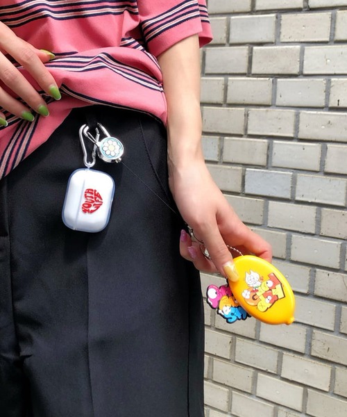 SPINNS(スピンズ)の「プリントデザイン ワイヤレスイヤホンケース(スマホグッズ・レディース・レッド/ブルー・ONESIZE/P/3)」の18枚目の写真
