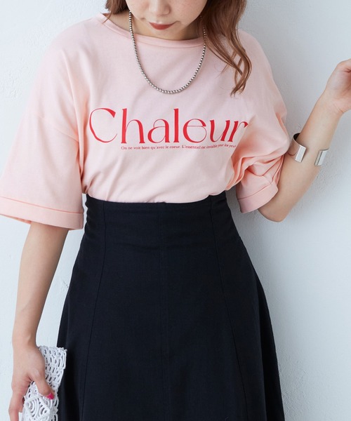 natural couture(ナチュラルクチュール)の「旬な1着 袖口ロールアップビッグロゴT(Tシャツ/カットソー・レディース・オフホワイト/ブラック/グレー/ピンク/その他2/その他1・FREE)」の2枚目の写真