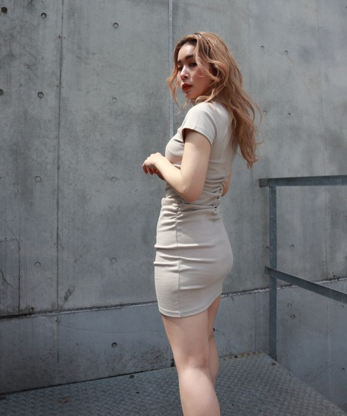 FIG&VIPER（フィグアンドバイパー）の「ZIPギャザーカット半袖OP（ワンピース・レディース・ブラック/ライトベージュ/ライトパープル・FREE）」の4枚目の写真