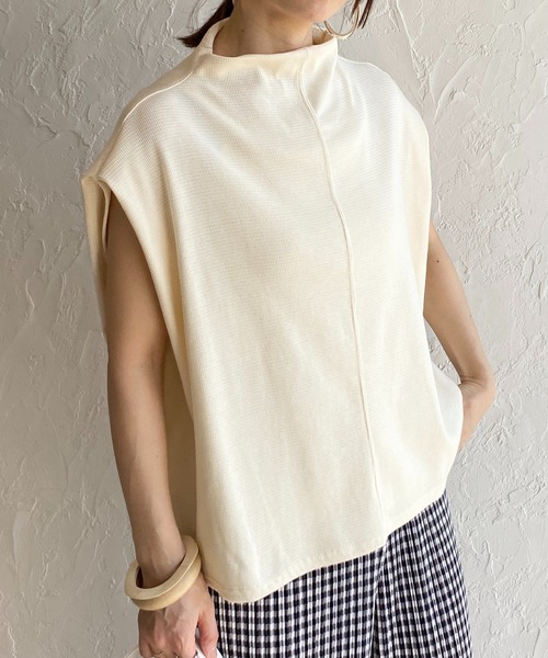 She's Closet（シーズクローゼット）の「ボトルネック肩タックノースリーブフレアプルオーバートップス（Tシャツ/カットソー・レディース・ブラック/モカ/アイボリー/グリーン・FREE）」の2枚目の写真