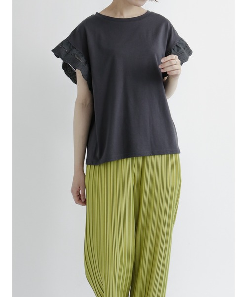 Samansa Mos2 blue（サマンサモスモスブルー）の「袖スカラップレースプルオーバー（Tシャツ/カットソー・レディース・ブラウン/オフホワイト/チャコール・ﾌﾘ-）」の18枚目の写真