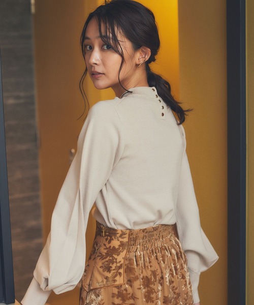 Andemiu(アンデミュウ)の「ソデタックニット162156(ニット/セーター・レディース・オレンジ/ブルー/ベージュ/ブラック・FREE)」の3枚目の写真