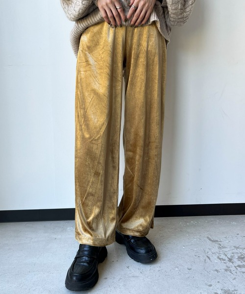 byYOUANCE(バイユアンス)の「ベロアストレートパンツ(その他パンツ・レディース・ブラック/ダークブラウン/グリーン/イエロー・FREE)」の4枚目の写真