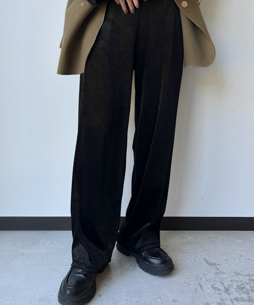 byYOUANCE(バイユアンス)の「ベロアストレートパンツ(その他パンツ・レディース・ブラック/ダークブラウン/グリーン/イエロー・FREE)」の2枚目の写真