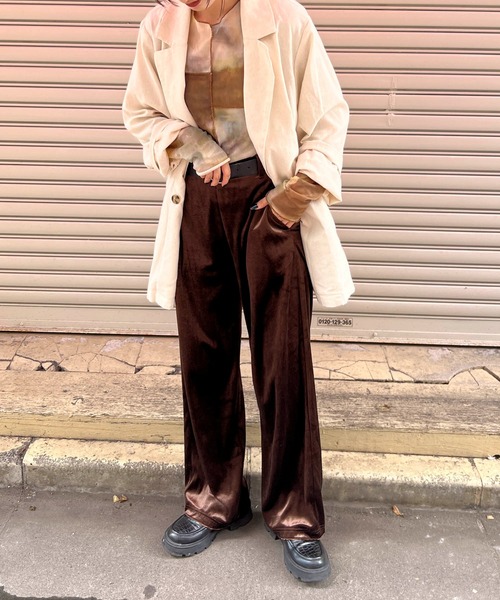 byYOUANCE(バイユアンス)の「ベロアストレートパンツ(その他パンツ・レディース・ブラック/ダークブラウン/グリーン/イエロー・FREE)」の10枚目の写真