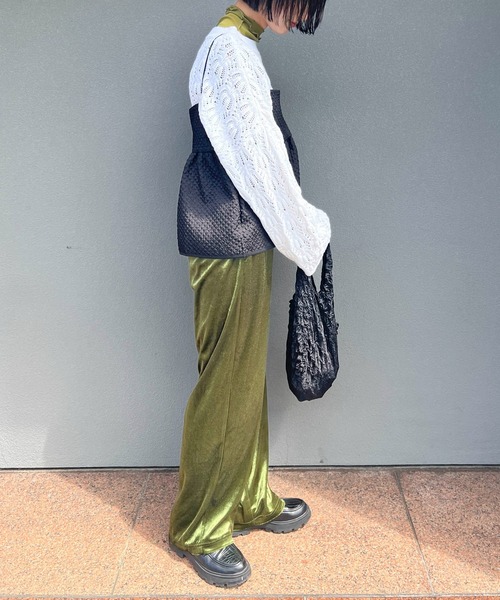 byYOUANCE(バイユアンス)の「ベロアストレートパンツ(その他パンツ・レディース・ブラック/ダークブラウン/グリーン/イエロー・FREE)」の5枚目の写真