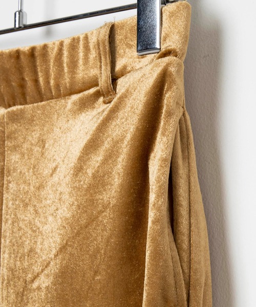 byYOUANCE(バイユアンス)の「ベロアストレートパンツ(その他パンツ・レディース・ブラック/ダークブラウン/グリーン/イエロー・FREE)」の6枚目の写真