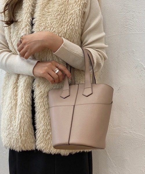apres jour mignon(アプレジュールミニョン)の「【apresjour mignon×ARIAZ】2WAYバケツバッグ(ハンドバッグ・レディース・ブラック/グレイッシュベージュ・ONESIZE)」の2枚目の写真