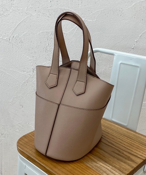 apres jour mignon(アプレジュールミニョン)の「【apresjour mignon×ARIAZ】2WAYバケツバッグ(ハンドバッグ・レディース・ブラック/グレイッシュベージュ・ONESIZE)」の8枚目の写真