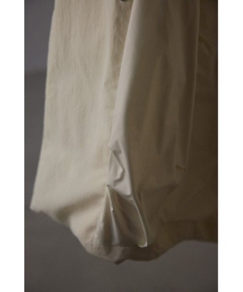 BLACK BY MOUSSY（ブラックバイマウジー）の「short down coat(ショートダウンコート）（ダウンジャケット/コート・レディース・オフホワイト/ブラック・2/1）」の22枚目の写真