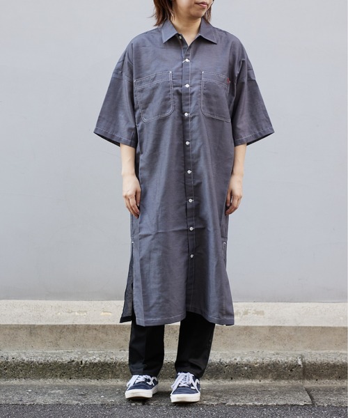 UNIVERSAL OVERALL(ユニバーサルオーバーオール)の「オープンカラーシャツワンピース【OPEN COLLAR SHIRT OP】(シャツワンピース・レディース・グレー/カーキ/ベージュ・FREE)」の11枚目の写真