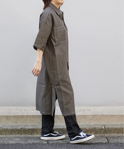 UNIVERSAL OVERALL(ユニバーサルオーバーオール)の「オープンカラーシャツワンピース【OPEN COLLAR SHIRT OP】(シャツワンピース・レディース・グレー/カーキ/ベージュ・FREE)」の10枚目の写真