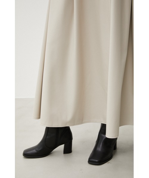AZUL by moussy（アズールバイマウジー）の「FAUX LEATHER HIGH WAIST SKIRT/フェイクレザーハイウエストスカート（スカート・レディース・アイボリー/ブラック/ダークブルー・SMALL/MEDIUM）」の13枚目の写真