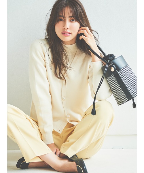 Te chichi（テチチ）の「フロントパールVネックカーディガン（カーディガン/ボレロ・レディース・ブラック/オフホワイト/グレー/ブルー・ﾌﾘ-）」の5枚目の写真