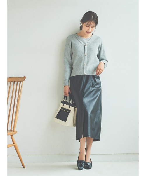 Te chichi（テチチ）の「フロントパールVネックカーディガン（カーディガン/ボレロ・レディース・ブラック/オフホワイト/グレー/ブルー・ﾌﾘ-）」の6枚目の写真