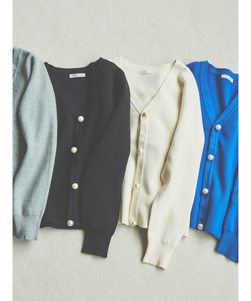 Te chichi（テチチ）の「フロントパールVネックカーディガン（カーディガン/ボレロ・レディース・ブラック/オフホワイト/グレー/ブルー・ﾌﾘ-）」の10枚目の写真