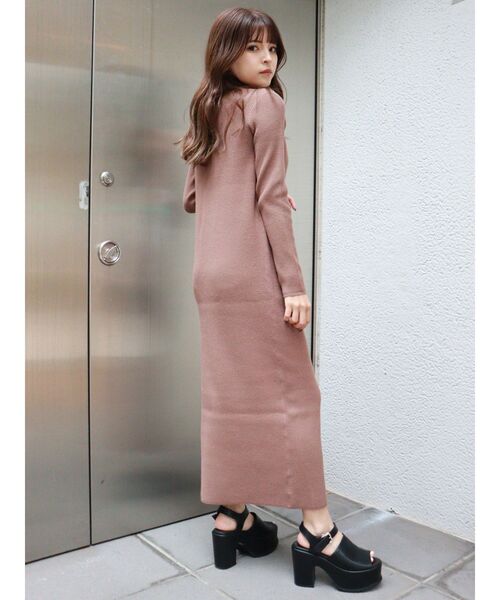 MURUA（ムルーア）の「ハーフジップスリットナローワンピース（ワンピース・レディース・ブラック/グリーン/モカ・FREE）」の11枚目の写真