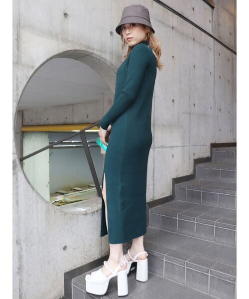 MURUA（ムルーア）の「ハーフジップスリットナローワンピース（ワンピース・レディース・ブラック/グリーン/モカ・FREE）」の14枚目の写真