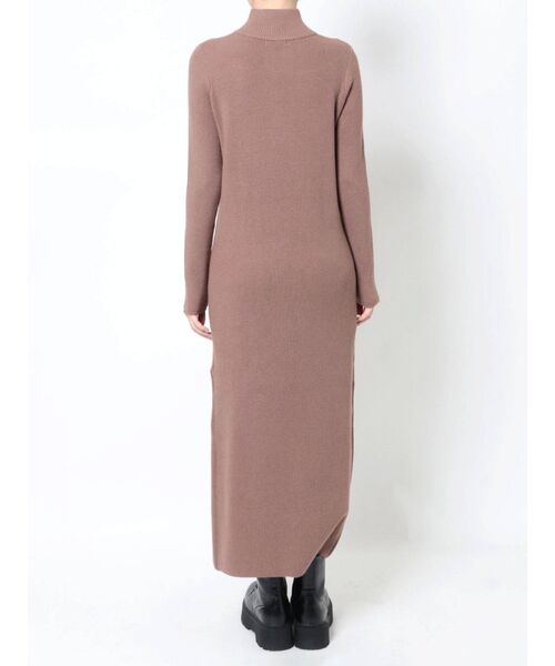 MURUA（ムルーア）の「ハーフジップスリットナローワンピース（ワンピース・レディース・ブラック/グリーン/モカ・FREE）」の20枚目の写真