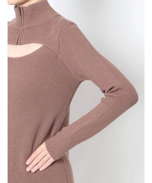 MURUA（ムルーア）の「ハーフジップスリットナローワンピース（ワンピース・レディース・ブラック/グリーン/モカ・FREE）」の22枚目の写真