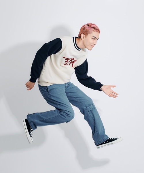 FCMM（エフシーエムエム）の「【日本限定アイテム】SKETCH LOGO LINED CREWNECK/スケッチロゴラインクルーネック（スウェット・メンズ・アイボリー/グレー・LARGE/MEDIUM）」の4枚目の写真