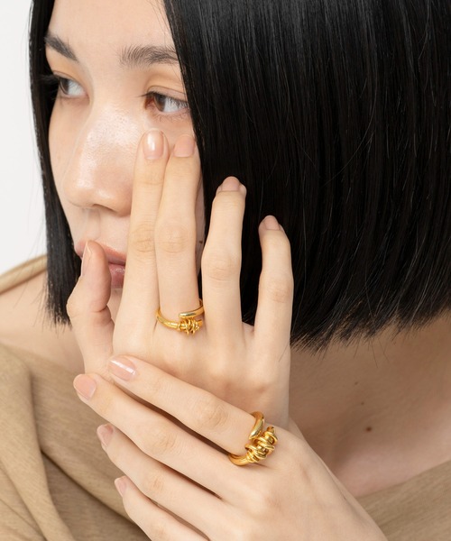 LAPUIS（ラピュイ）の「LAPUIS(ラピュイ)Coil HugリングA（リング・レディース・シルバー/ゴールド/マルチ・11号/9号/7号）」の2枚目の写真