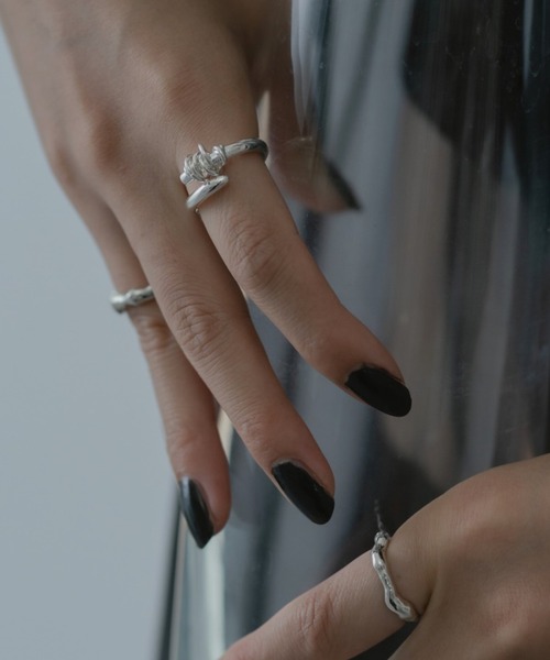 LAPUIS（ラピュイ）の「LAPUIS(ラピュイ)Coil HugリングA（リング・レディース・シルバー/ゴールド/マルチ・11号/9号/7号）」の7枚目の写真