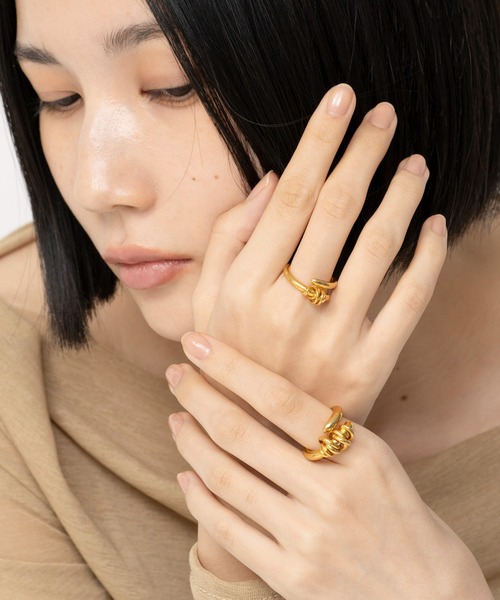 LAPUIS(ラピュイ)の「LAPUIS(ラピュイ)Coil HugリングA(リング・レディース・シルバー/ゴールド/マルチ・11号/9号/7号)」の12枚目の写真