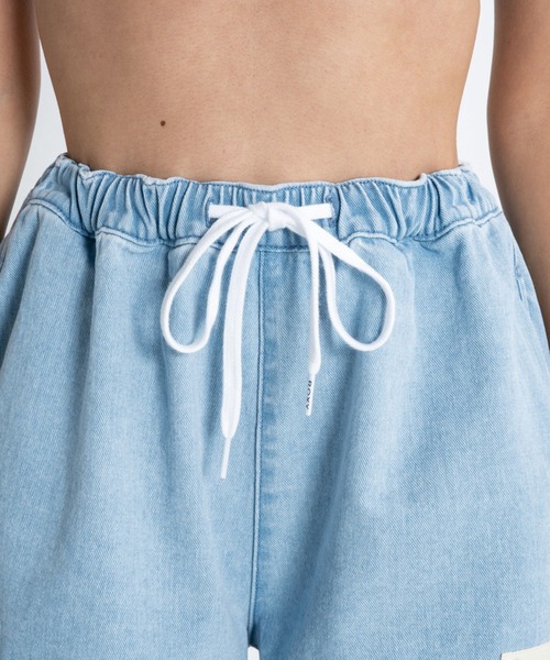 ROXY（ロキシー）の「GRAVEL/ロキシーショートパンツ（デニムパンツ・レディース・ブルー/インディゴブルー・MEDIUM/LARGE/SMALL）」の9枚目の写真