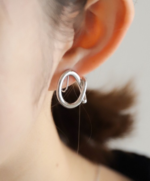 rapiecage（ラピエサージュ）の「サイドタイHOOPイヤリング（イヤリング・レディース・ゴールド/シルバー・FREE）」の2枚目の写真