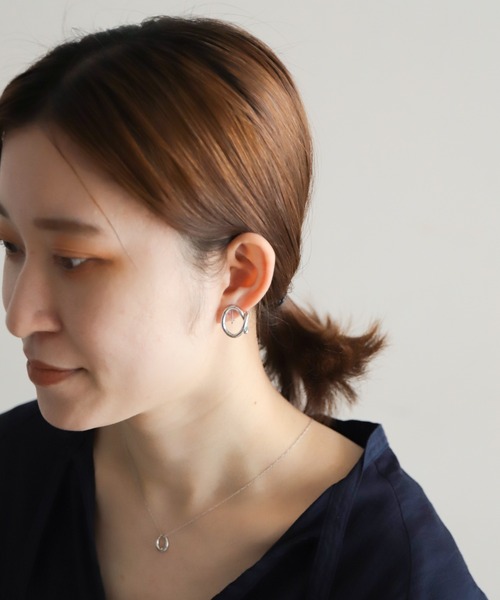 rapiecage（ラピエサージュ）の「サイドタイHOOPイヤリング（イヤリング・レディース・ゴールド/シルバー・FREE）」の4枚目の写真