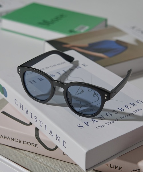 SETUP7（セットアップセブン）の「【SETUP7】ボストン×ウェリントン ボスリントンUVカットカラーレンズサングラス TNY（サングラス・レディース・ブラック/ブラウン/グレー/ゴールド/ブラック系その他2/ブラック系その他3/ブラック系その他4/ブラック系その他5/ブラック系その他6/グレー系その他2/ブラウン系その他2/ブラウン系その他3/ブラウン系その他4/ブラック系7/ブラック系8/ブラック系9/その他/ブラック系その他/ブラウン系その他5/グレー系その他/ブラウン系その他6・FREE）」の4枚目の写真