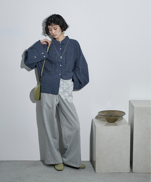 THE YOn（ザヨン）の「スーパーワイドスリーブボクシーシャツ（シャツ/ブラウス・レディース・ブルー/アイボリー/ベージュ/オフホワイト/グレー/ブラック/ネイビー/ホワイト×ネイビー/ライトグレー/ライム/ネイビー系/ホワイト系/ピンク/クリーム/サックスブルー・FREE）」の20枚目の写真