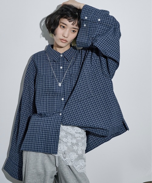 THE YOn（ザヨン）の「スーパーワイドスリーブボクシーシャツ（シャツ/ブラウス・レディース・ブルー/アイボリー/ベージュ/オフホワイト/グレー/ブラック/ネイビー/ホワイト×ネイビー/ライトグレー/ライム/ネイビー系/ホワイト系/ピンク/クリーム/サックスブルー・FREE）」の17枚目の写真