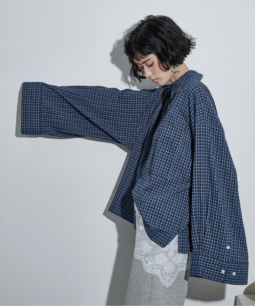THE YOn（ザヨン）の「スーパーワイドスリーブボクシーシャツ（シャツ/ブラウス・レディース・ブルー/アイボリー/ベージュ/オフホワイト/グレー/ブラック/ネイビー/ホワイト×ネイビー/ライトグレー/ライム/ネイビー系/ホワイト系/ピンク/クリーム/サックスブルー・FREE）」の18枚目の写真