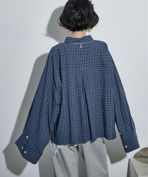 THE YOn（ザヨン）の「スーパーワイドスリーブボクシーシャツ（シャツ/ブラウス・レディース・ブルー/アイボリー/ベージュ/オフホワイト/グレー/ブラック/ネイビー/ホワイト×ネイビー/ライトグレー/ライム/ネイビー系/ホワイト系/ピンク/クリーム/サックスブルー・FREE）」の19枚目の写真