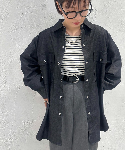 apres jour mignon(アプレジュールミニョン)の「デニムBIGシャツ【ZOZOTOWN限定アイテム】(シャツ/ブラウス・レディース・ブラック/インディゴブルー・フリー/X-LARGE)」の3枚目の写真