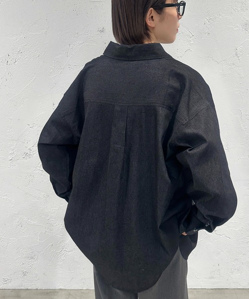 apres jour mignon(アプレジュールミニョン)の「デニムBIGシャツ【ZOZOTOWN限定アイテム】(シャツ/ブラウス・レディース・ブラック/インディゴブルー・フリー/X-LARGE)」の7枚目の写真